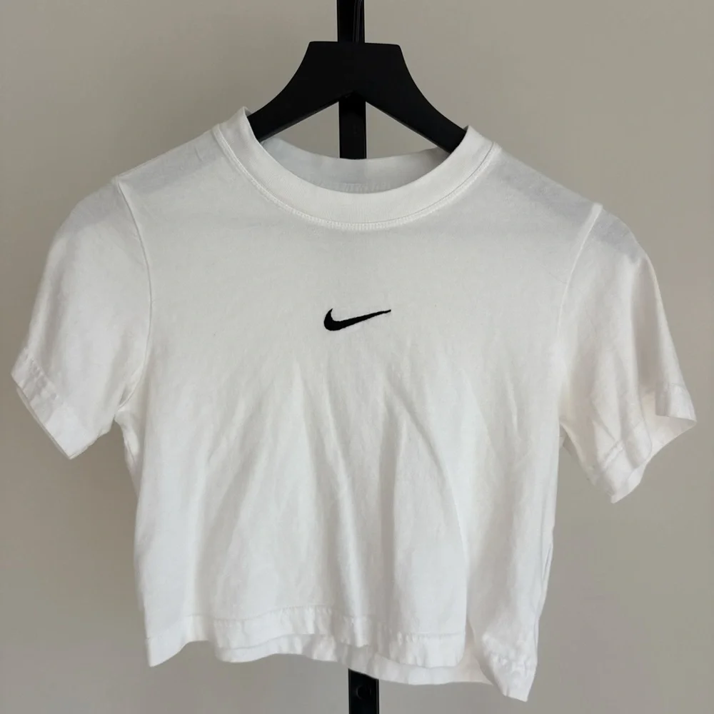 Nike cropped t shirt XS